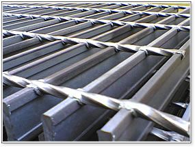 Hot Dipped Galvanized Heavy Duty Steel Grating Serrated with Slip Resistant Safety Surface