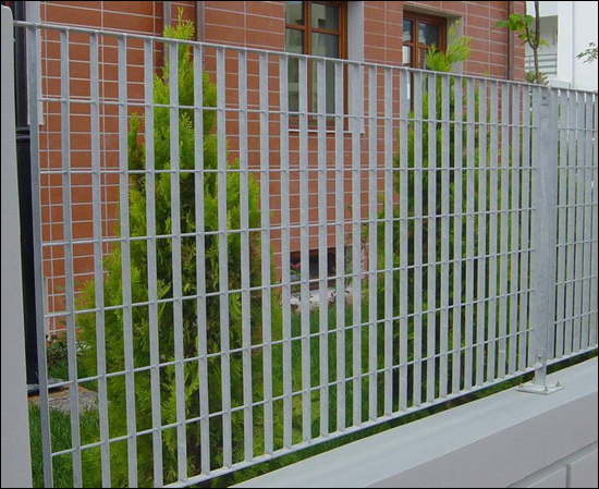 Border grating fence with powder coated corrison protection