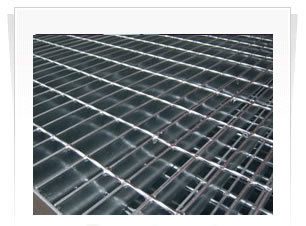 Plug Grating Panel used as passage flooring in railway construction