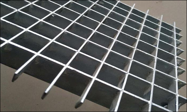 https://www.steelgrating.org/steel-grating-images/plug-steel-grating.jpg